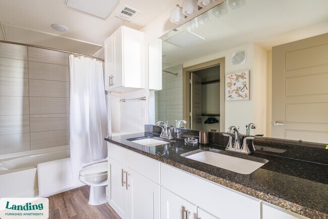 Foto del edificio - 300 Enclave Dr