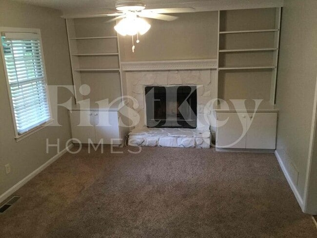Building Photo - 1775 Independence Dr