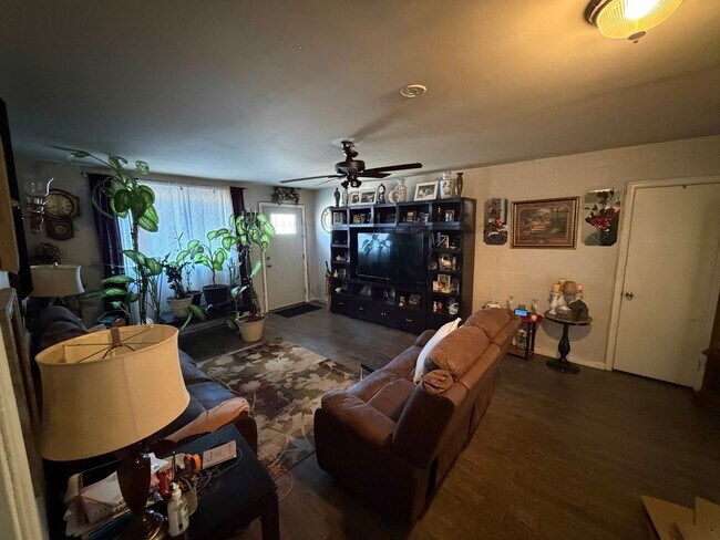 Foto del edificio - 3212 Barton Ave