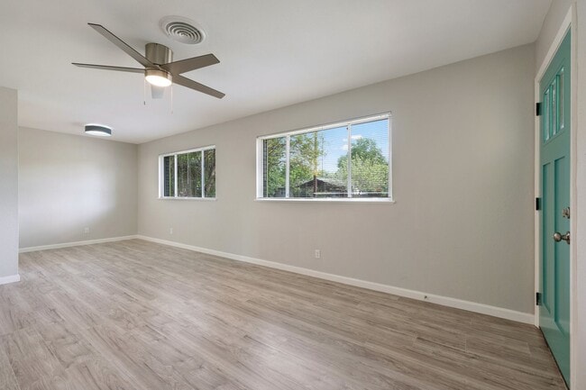 Foto del edificio - 1513 Braes Ridge Dr
