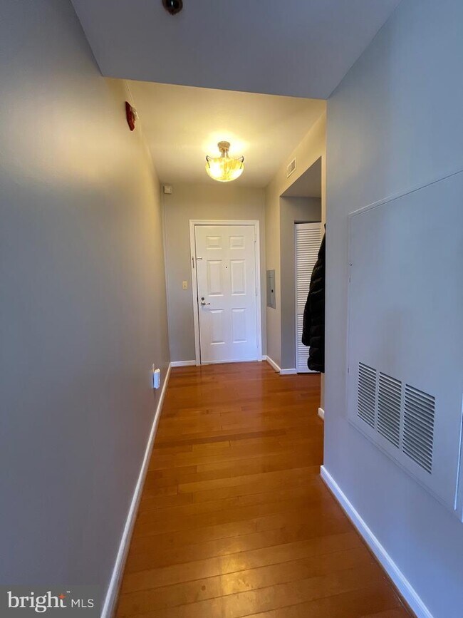 1641 International Dr Unit 401, McLean, VA 22102 Room for Rent in