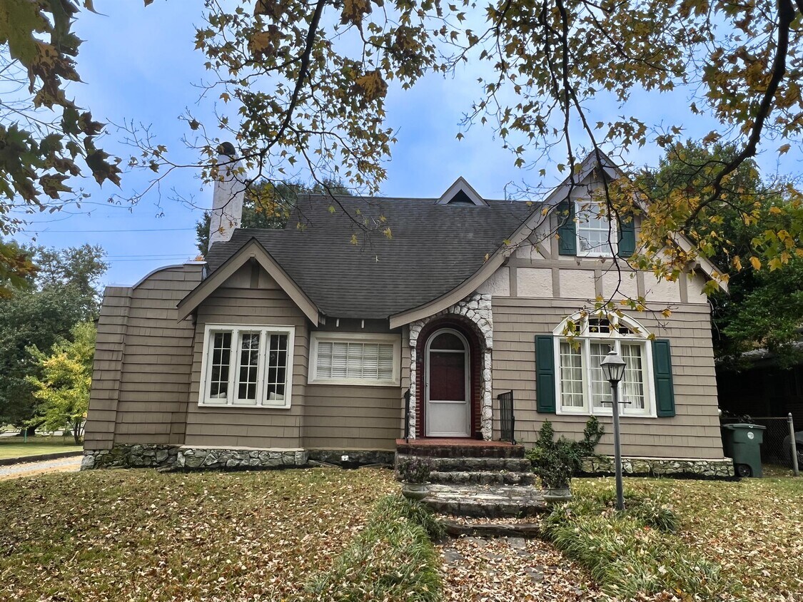 3440 Alta Vista Dr, Chattanooga, TN 37411 House Rental in Chattanooga