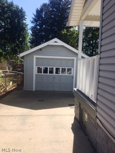 Building Photo - 510 W Waterloo Rd