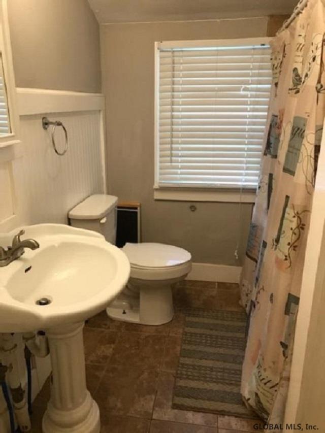 Foto del edificio - 555 Maple Ave