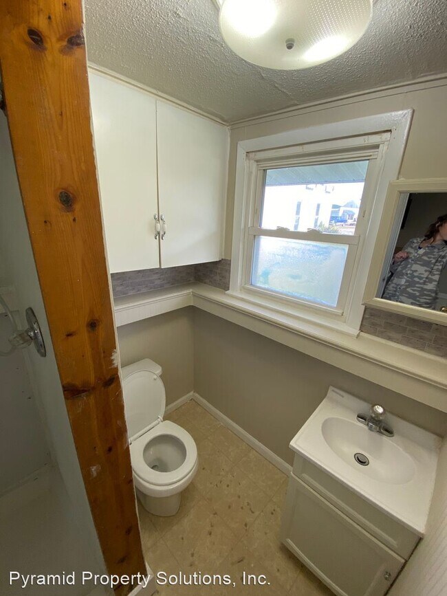 Building Photo - 3 br, 1 bath House - 405 W Pearl St