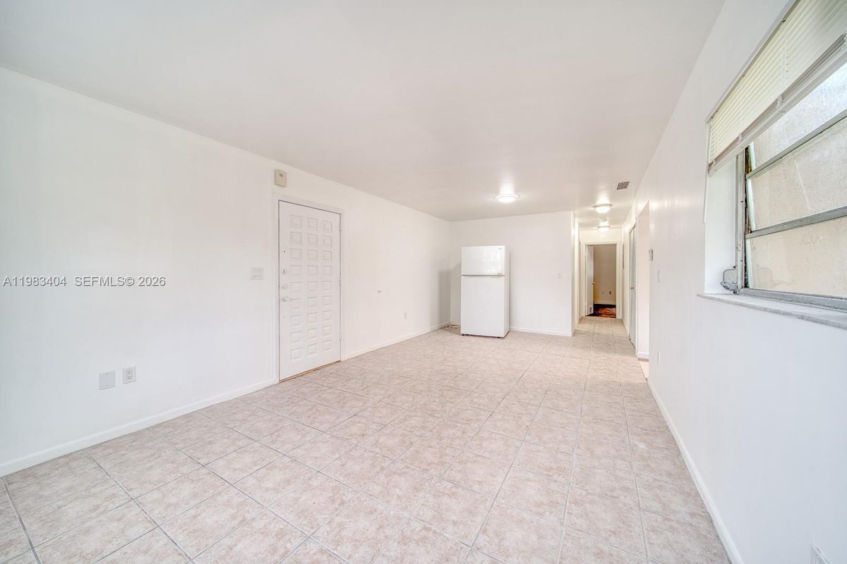 Foto del edificio - 300 NE 143rd St