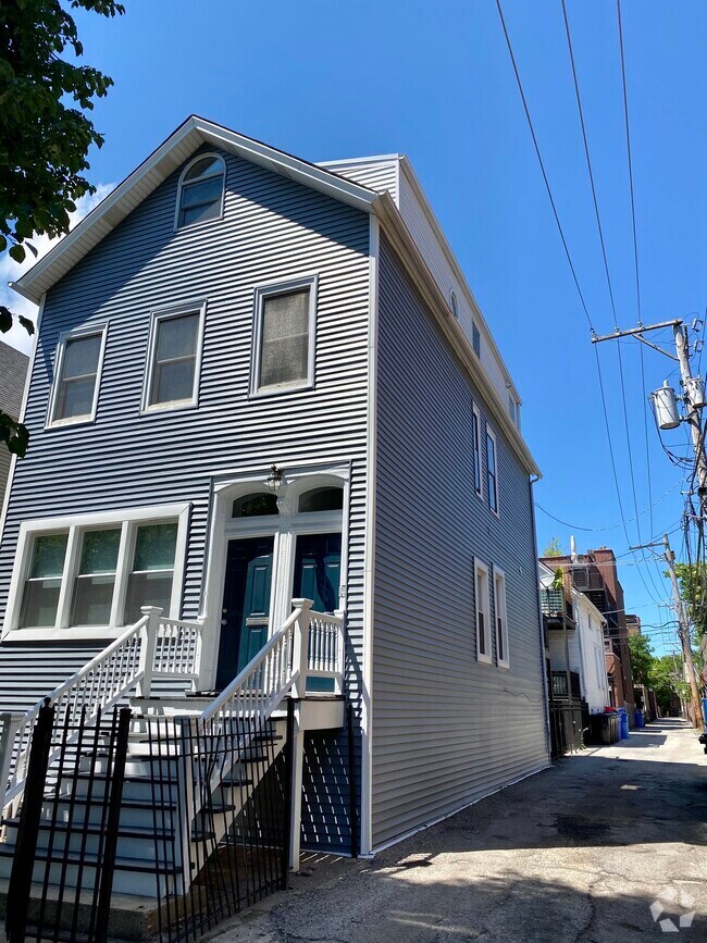 Building Photo - 1214 W Nelson St
