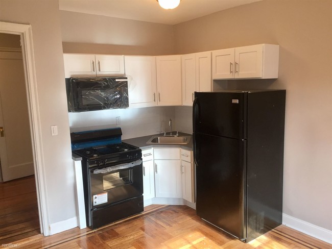 Building Photo - 2754 Bronx Park E