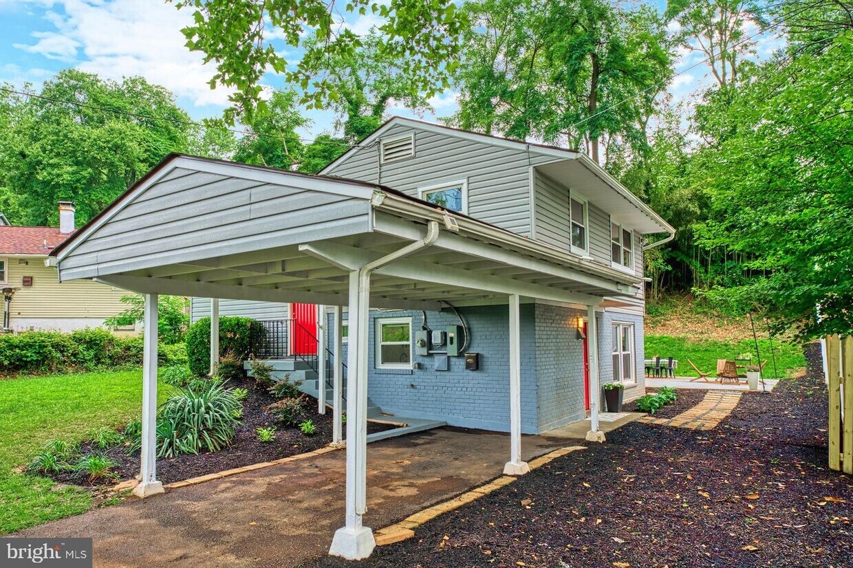 Foto principal - 7128 Arlington Blvd
