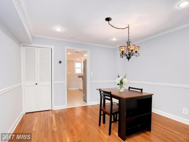 Comedor - 619 N Henry St