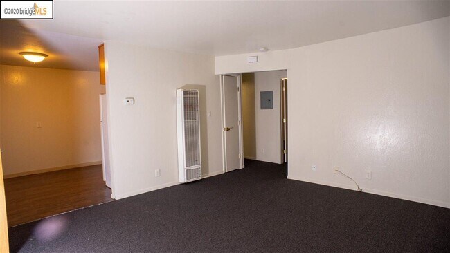 Foto del edificio - 1745 Chase St