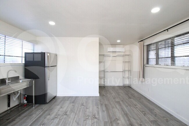 Foto del edificio - 2139 W Clarendon Ave