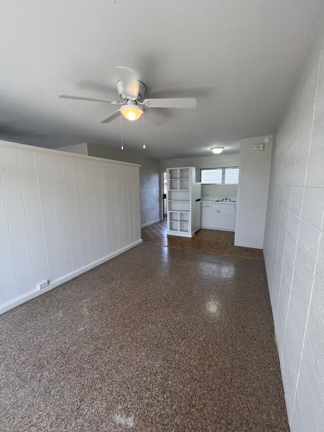 Building Photo - 1 bedroom, 1 bath, 1 parking - UNIVERSITY ...