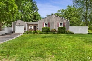 Building Photo - 256 Round Hl Dr