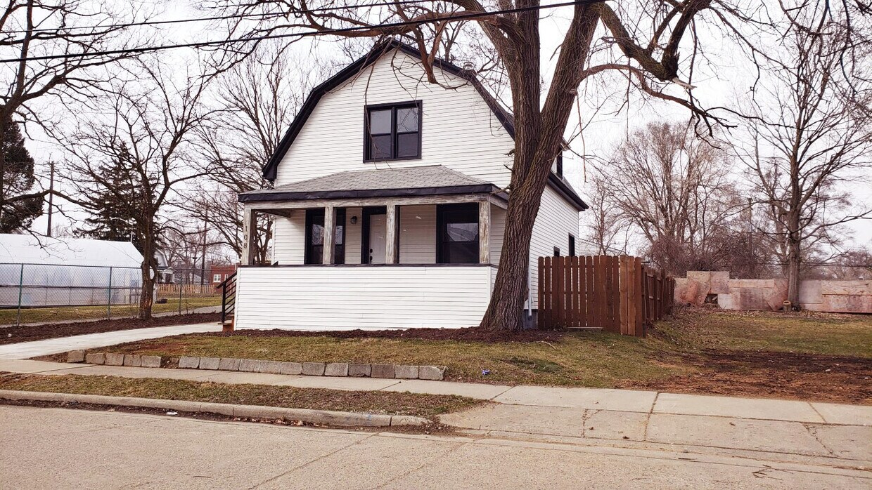 Primary Photo - 108 Poplar Ave