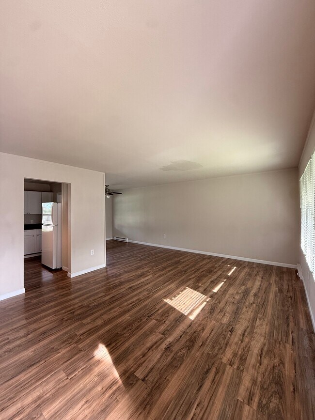 Building Photo - 1520 Mahan Ave