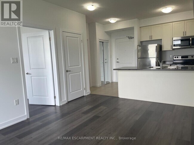 Building Photo - 101 Shoreview Pl