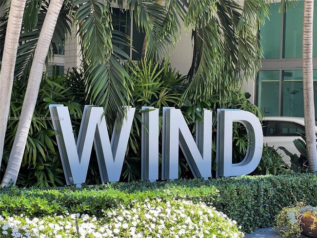 Foto del edificio - 350 S Miami Ave