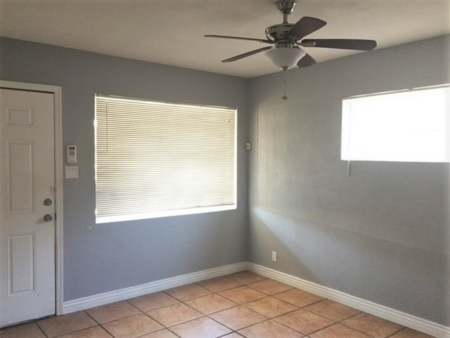 Foto del edificio - 1 Bedroom / 1 Bath Duplex- Downtown Phx