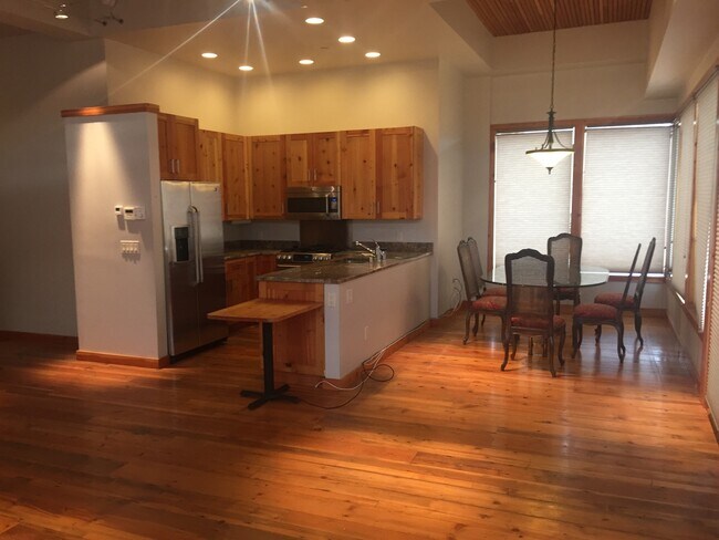 Building Photo - Amazing High End Condo in Award Winning "C...