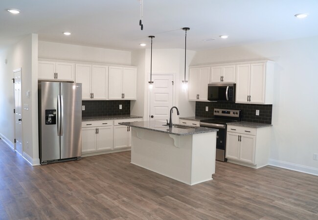 Foto del edificio - MOVE IN READY -3 Bed, 2.5 Bath 1 car garag...