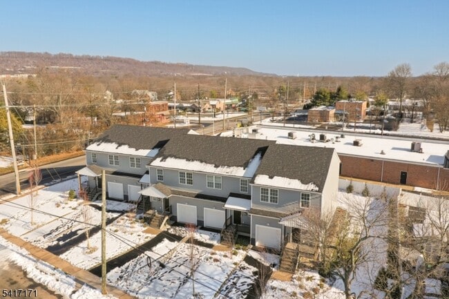 Building Photo - 156 N Auten Ave