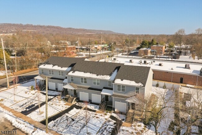 Building Photo - 158 N Auten Ave