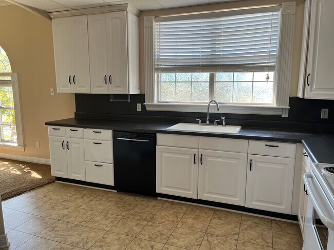 Foto del edificio - TIMBER COVE TOWNHOMES - Upstairs Unit - 1 ...