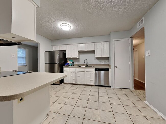 Foto del edificio - 3411 Largo Ln