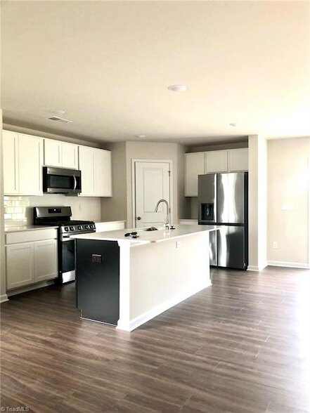 Foto del edificio - 6022 Wren Dr