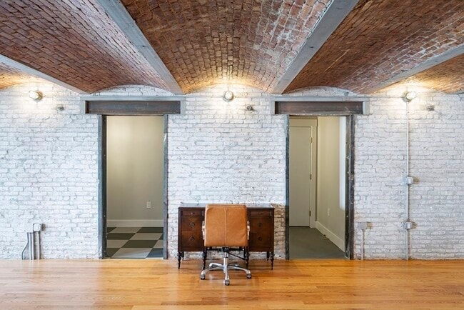 Building Photo - 139 Border St