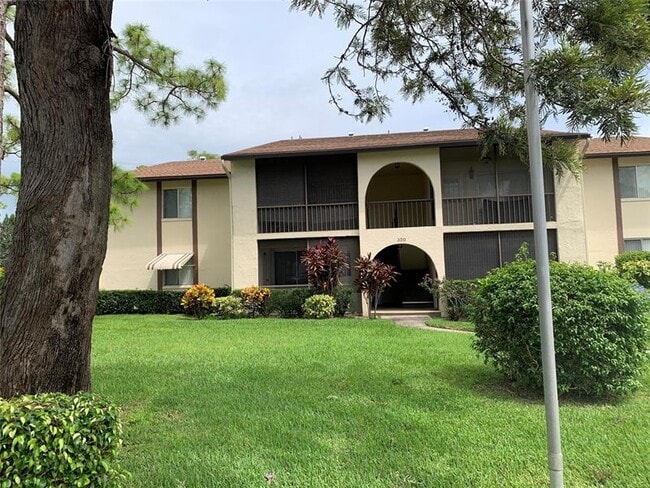 Foto del edificio - 320 Knotty Pine Cir