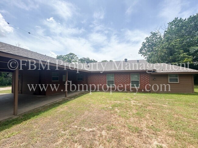 Building Photo - 319 McEntire Rd