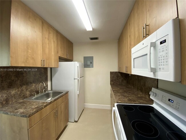 Building Photo - 1158 SW 11th Ave