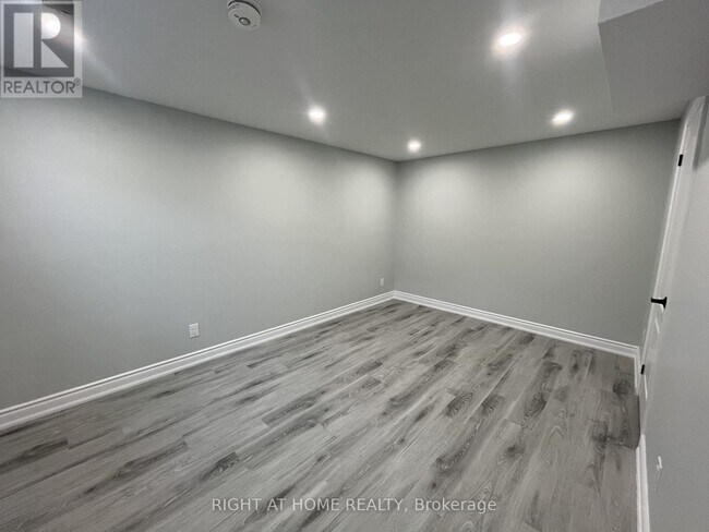 Building Photo - 22 Amboise Crescent