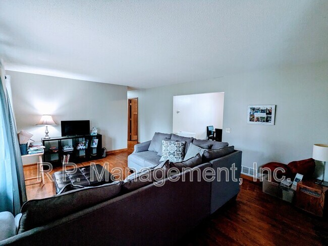 Foto del edificio - 15 103rd Ave NW