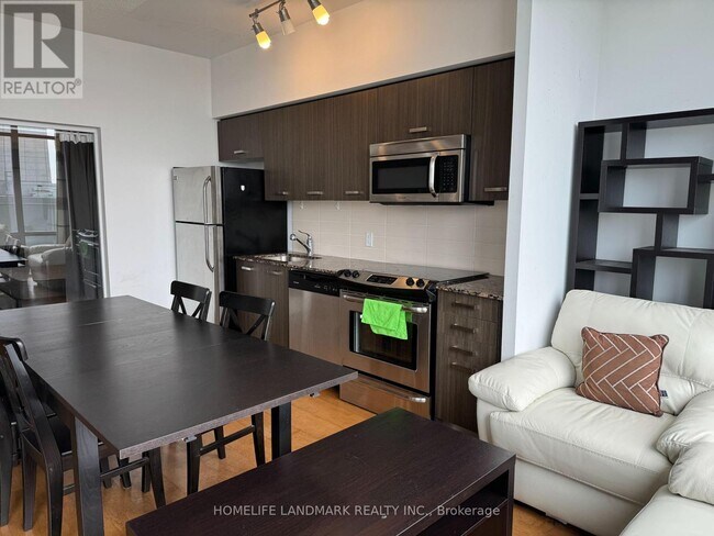 Photo du bâtiment - 832-1832 Bay St.