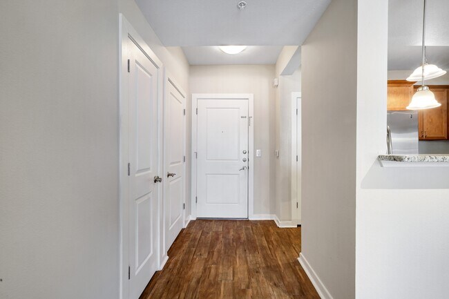Building Photo - 7342 Oak Manor Dr