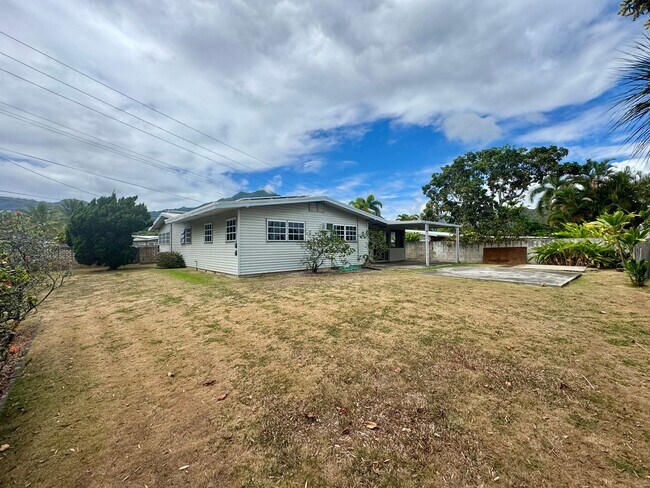 Foto del edificio - Single Family home in the the Olomana neig...