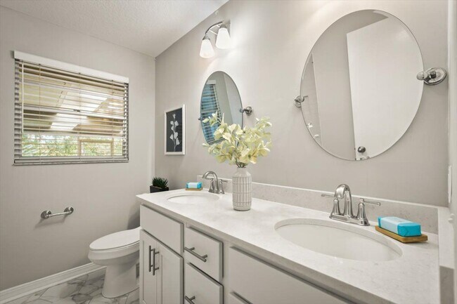 Foto del edificio - 218 Stoneridge Ct