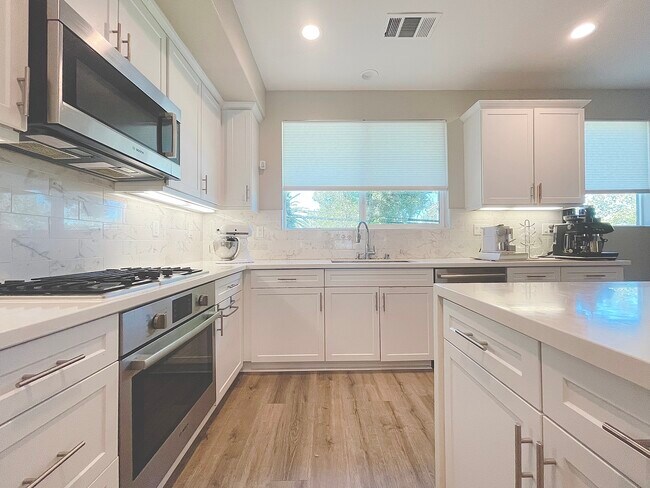 Cocina - 13121 W Lumina Way
