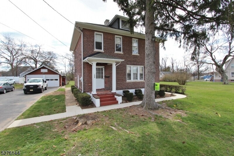 Primary Photo - 156 Oak Tree Ave