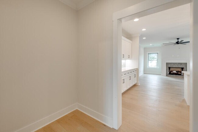 Foto del edificio - 9690 Dutton Ln