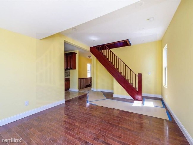Building Photo - 2868 Roebling Ave