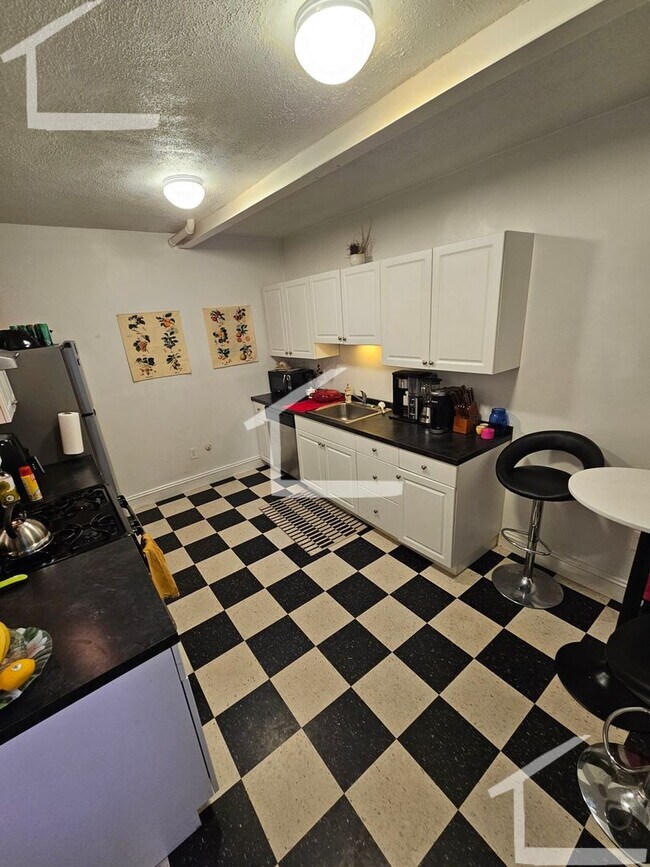 Foto del edificio - 120 Brainerd Rd