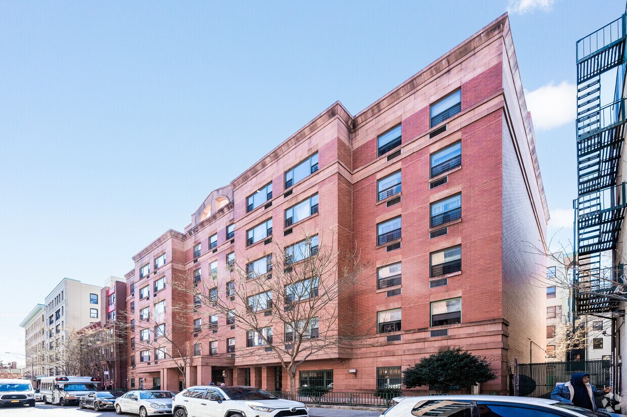 Fotografía del edificio - 50 E 131st St