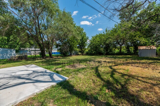 Foto del edificio - 345 Grover Ave