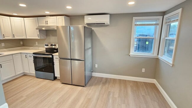 Building Photo - 825 Scenic Hwy