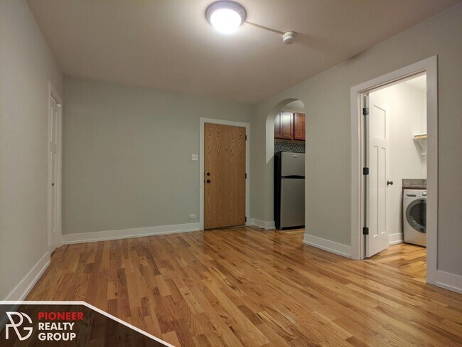 Foto del edificio - 560 W Arlington Pl