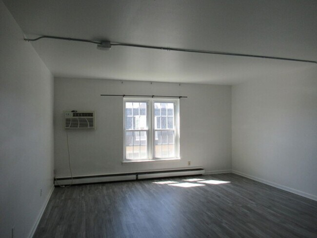 Foto del edificio - One bedroom/one bath apartment in Brown Deer
